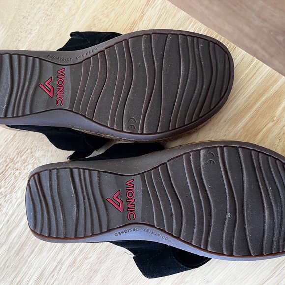 Black Suede Vionic Wedge Thongs Size 6 - Picture 2 of 2